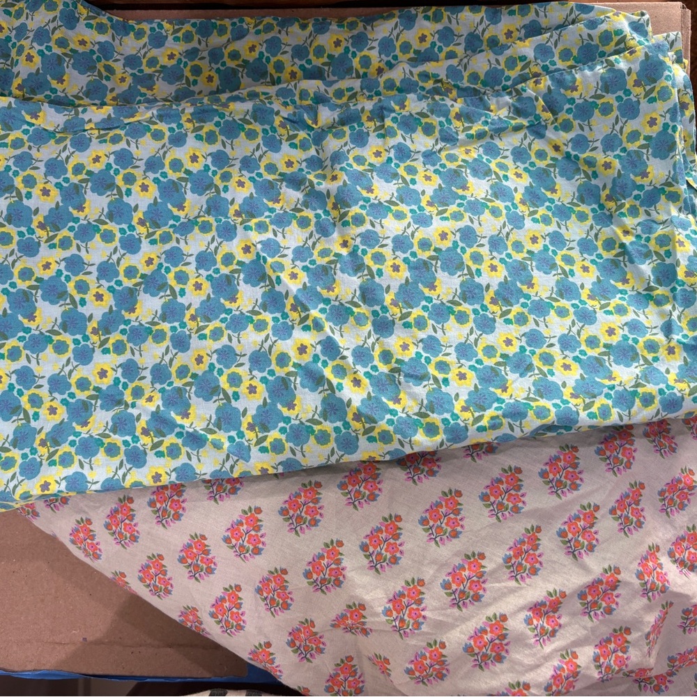 Natural life king fitted sheet and king size pillows, used a few times
